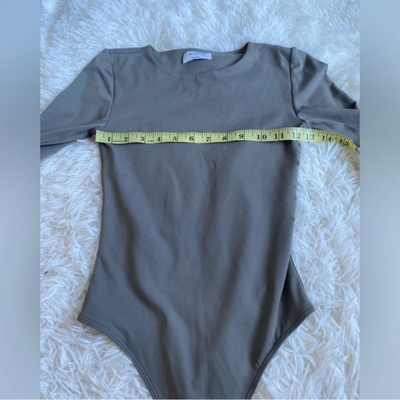 Aritzia Original Contour Crew Bodysuit Second-skin Crewneck Long Sleeve Small - Picture 3 of 7